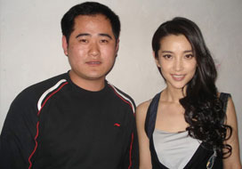 广州新宝GG与明星合影